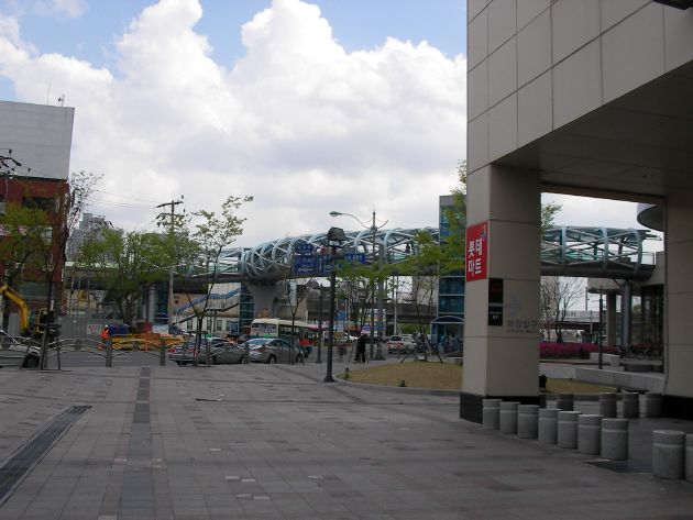 ロッテマート東菜店周辺の風景